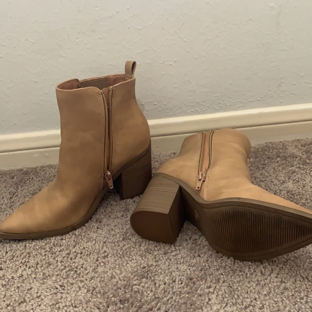 Tan Booties With Pointed Toe. Fall Booties - image 3